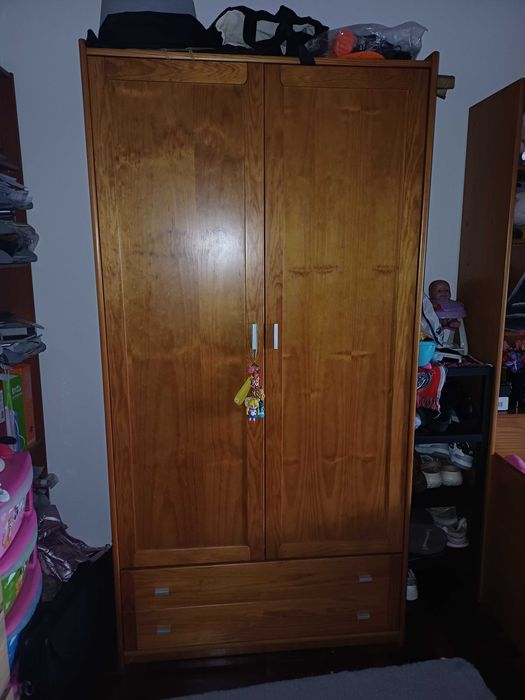 Cama + estudio + roupeiro + 2 colchões