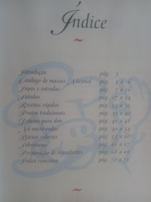 Livro receitas culinária "Delícias com Massas"