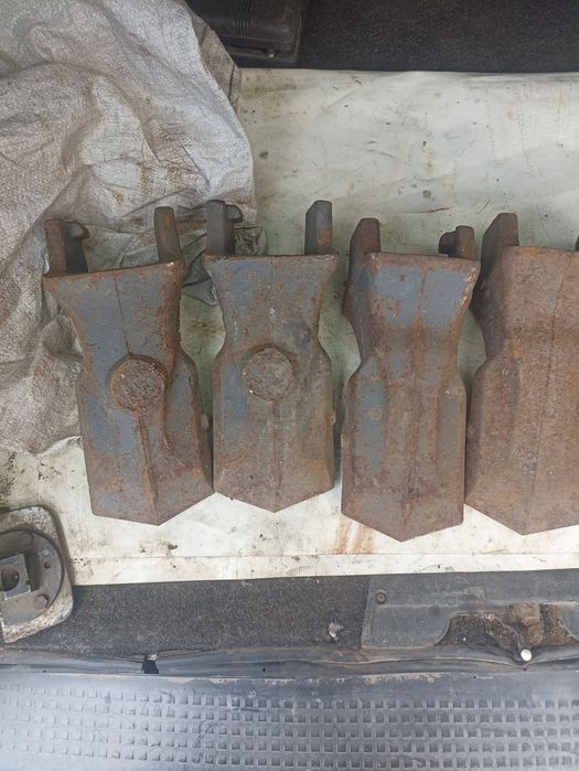 Зуби,Коронки 55AMRE встановлення на ковш , экскаватор, погрузчик VOLVO: EC330/C, EC360/C, EC380D, EC460/C, EC480D, L330/E, L350F.