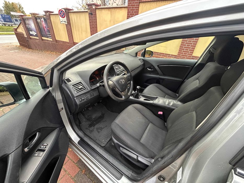 AVENSIS  1,6 benzyna 132 KM, serwis,