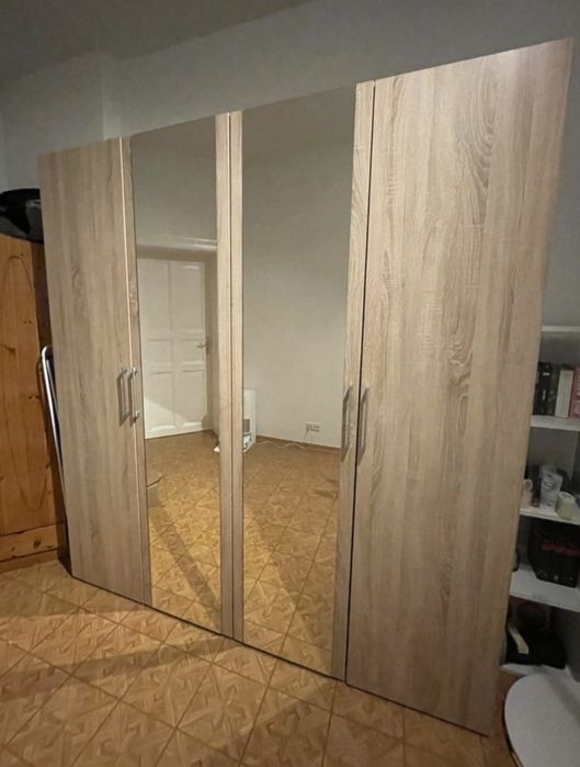 Szafa czterodrzwiowa z lustrami