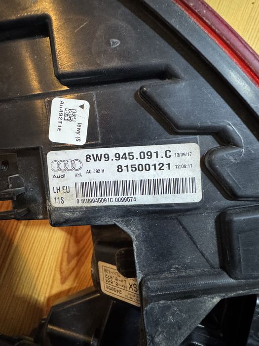 Audi a4 b9 lampy tył pływające led komplet matrix