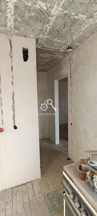 Продаж 3-кімнатної квартири під ремонт на Восході