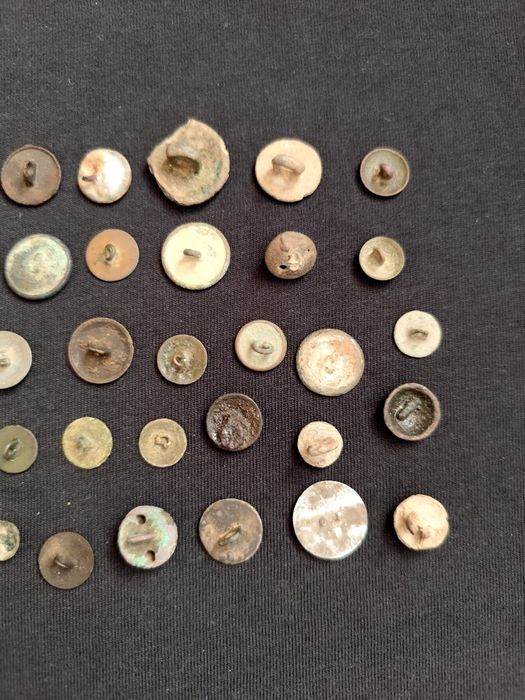 Stare guziki wojskowe i monety