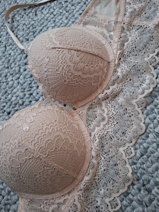 Piekny biustonosz stanik 75 B h&m koronka pudrowy róż