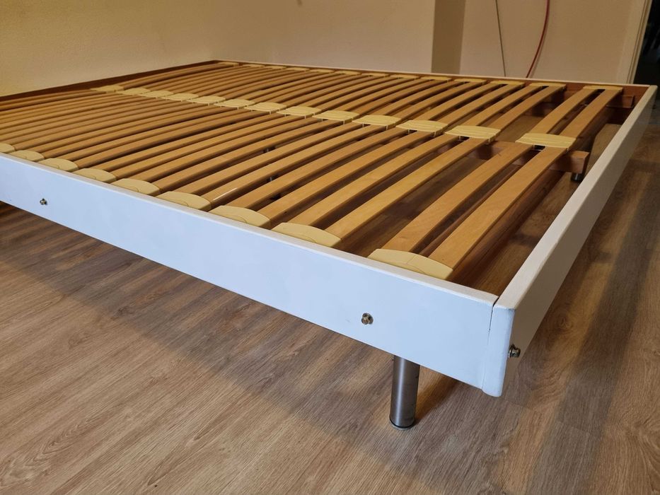 Cama em pinho com 4 gavetas