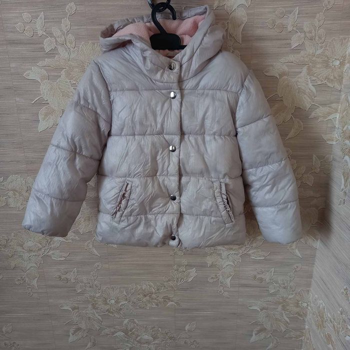 Куртки  для дівчинки.
