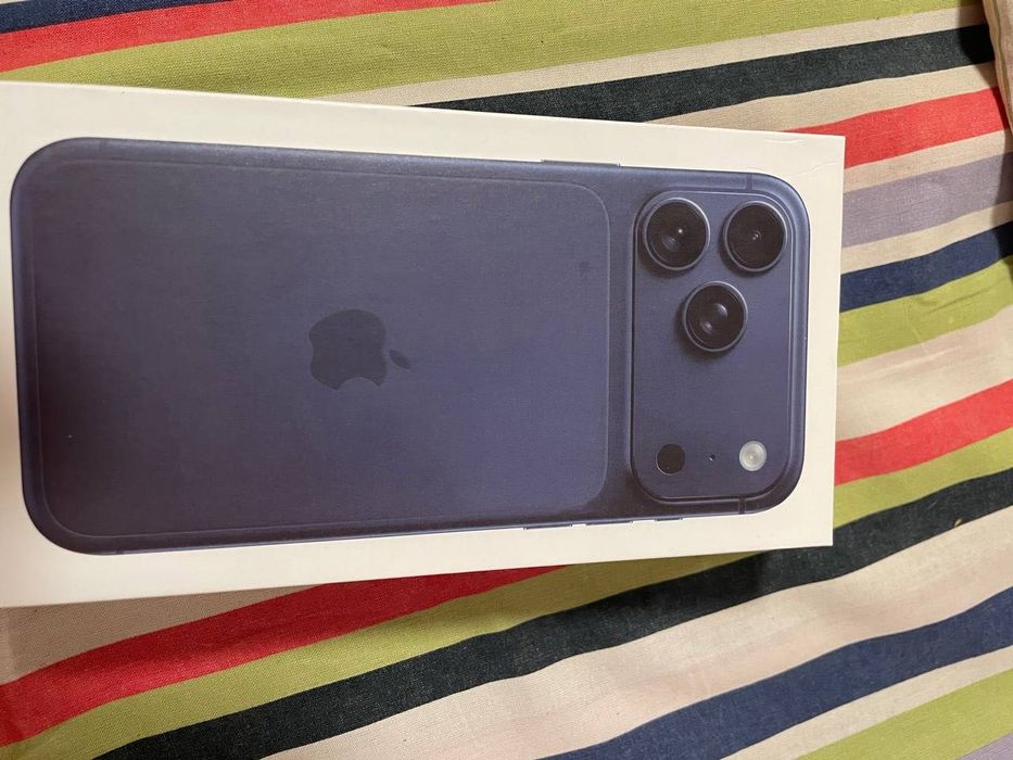 iPhone 17pro Max blue