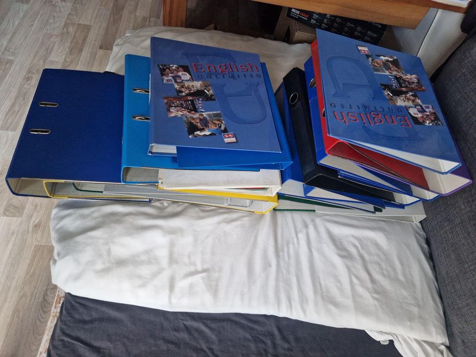 Segregatory A4 różne kolory, cena za 1 szt