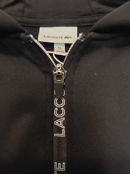 Casaco com Capucho Lacoste Preto.