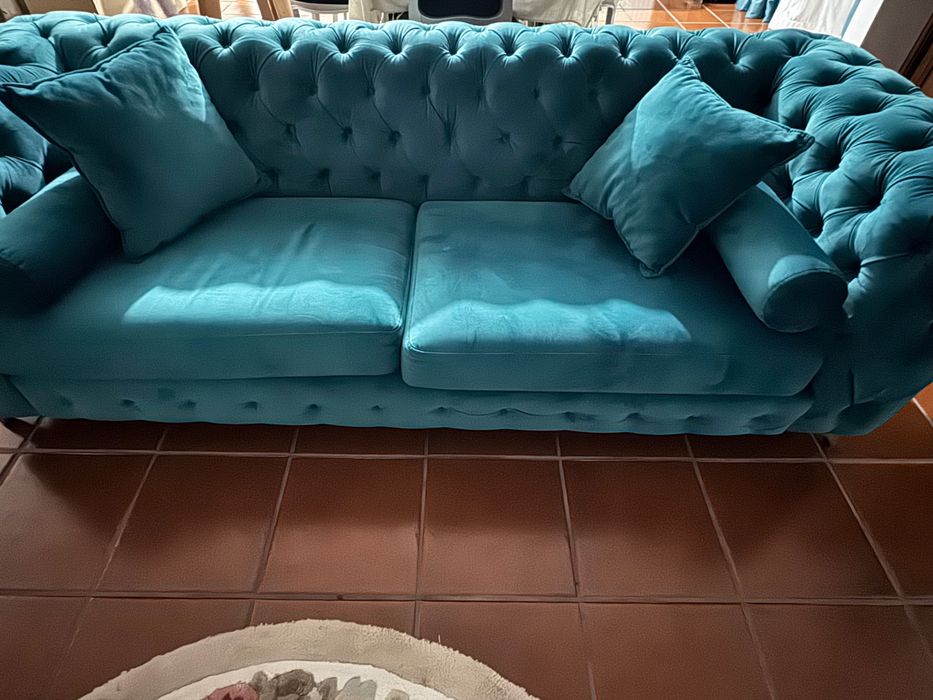 Sofá verde garrafa c banqueta
