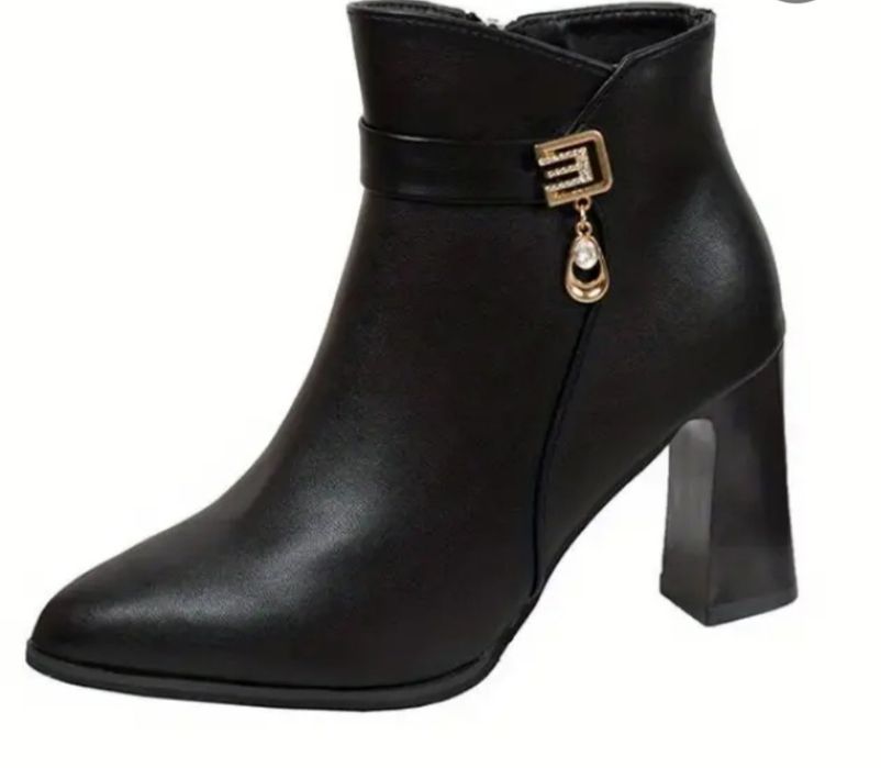 Vendo botas pretas novas