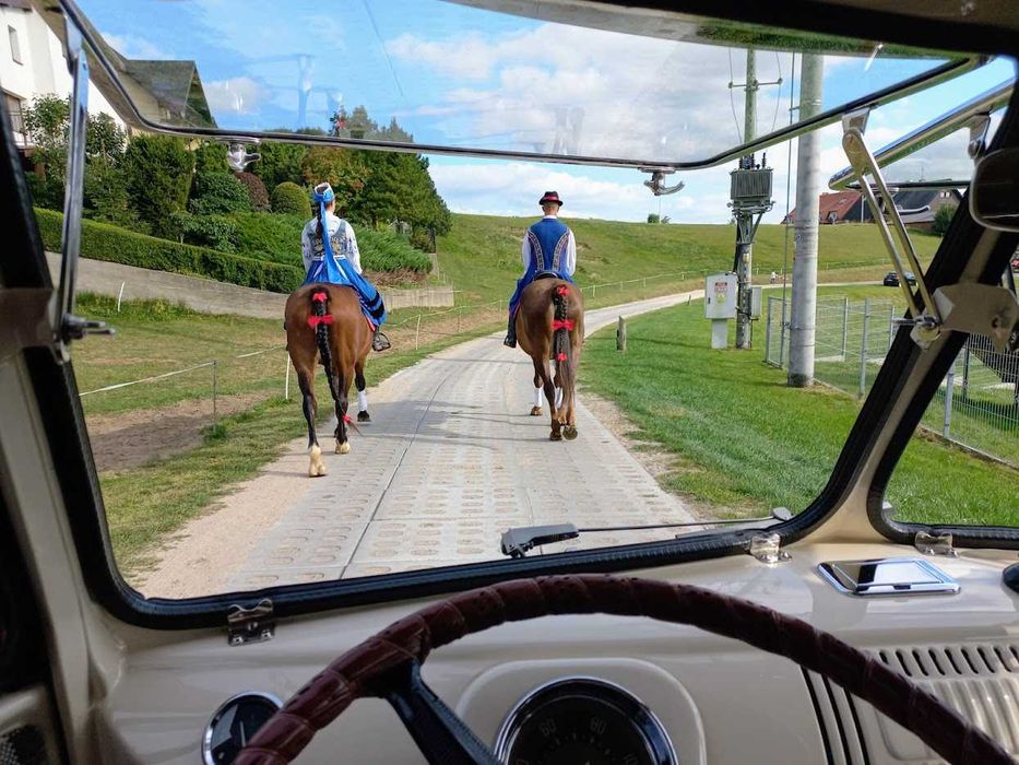 Klimatycznie do Ślubu, zabytkowy klasyczny samochód boho vintage vw T1
