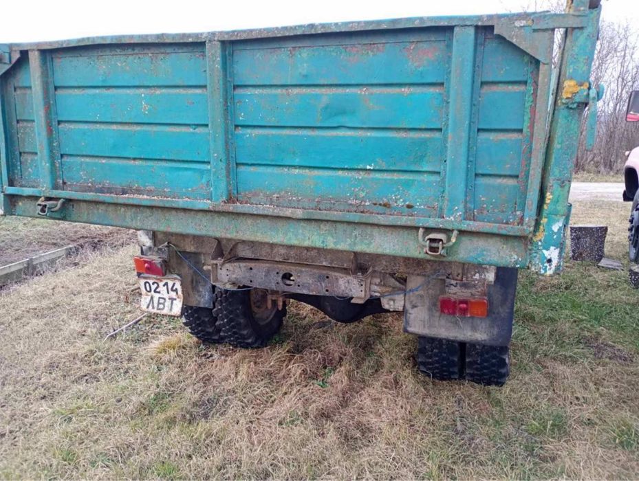 Авто на ходу заводиться і їде кого цікавит за деталями дзвоніть розкаж