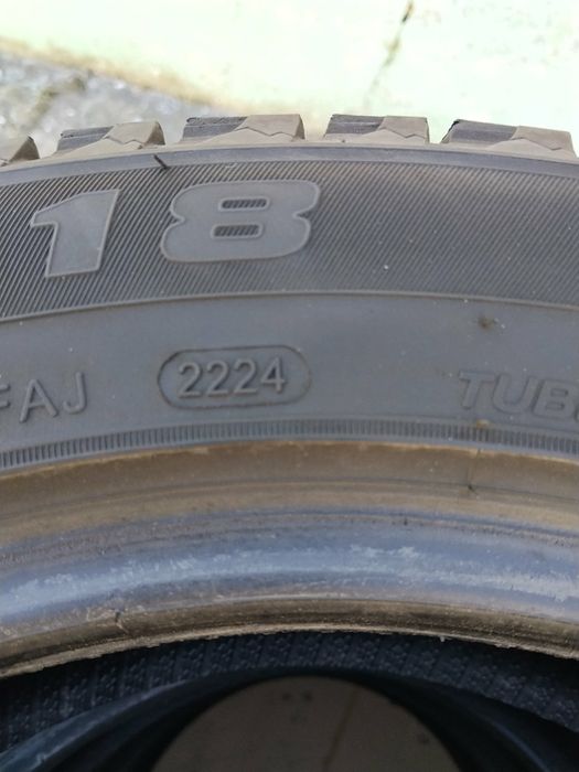 Резина зимова WestLake 215/55R17 майже нова, комплект