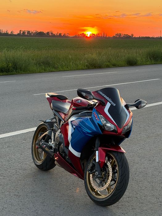 Honda CBR 1000 RR
Fireblade
