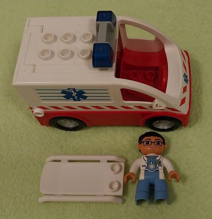 pojazd LEGO Duplo karetka pogotowia ambulans