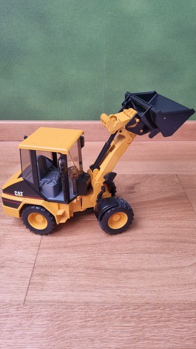 Ładowarka kołowa Caterpillar CAT Bruder