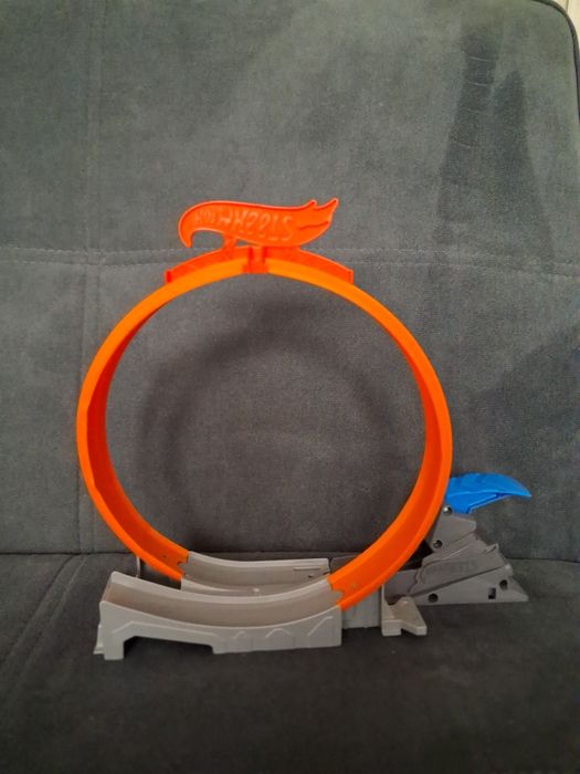 Tor hotwheels skocznia