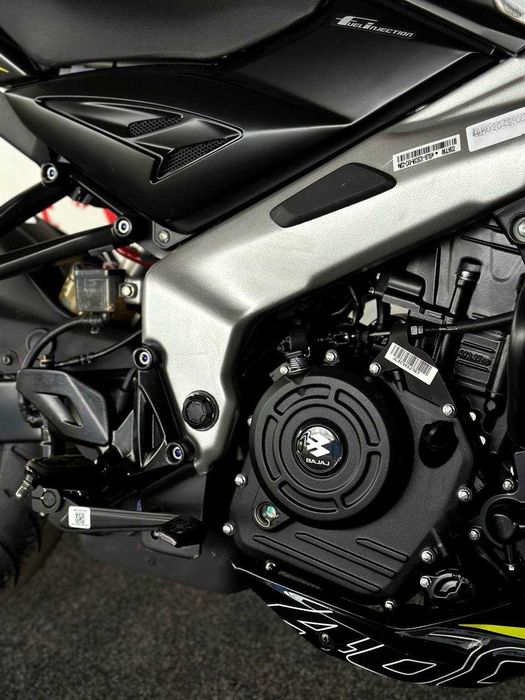 Новий мотоцикл Bajaj Pulsar NS400