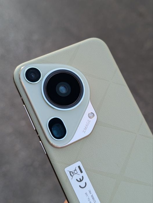 Huawei pura 70 ultra (12/512 Top 3 камерафон зверь, как новый)