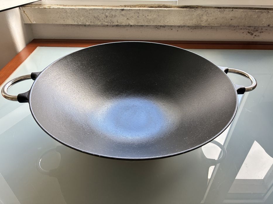 Bodum Wok em Ferro Fundido para Indução com Grelha para Cozinhar a Vapor