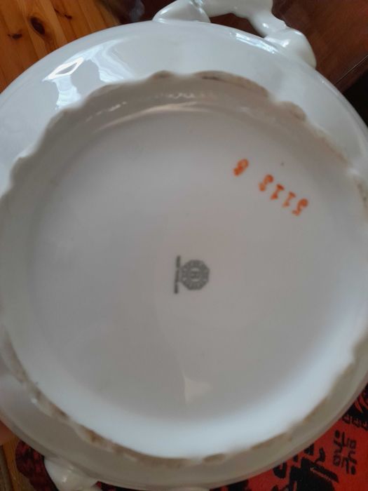 Porcelanowa waza prawdopodobnie Wałbrzych