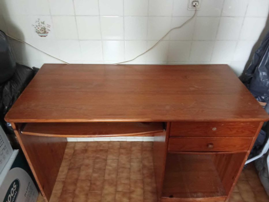 secretaria em pinho tratado cor de mel