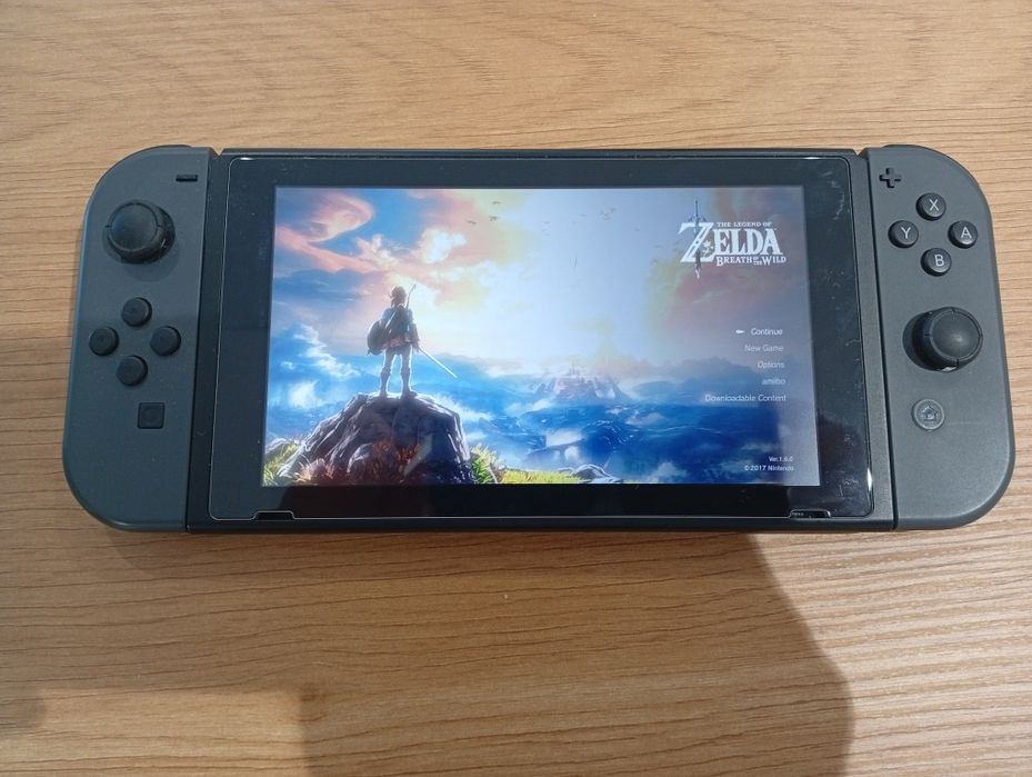 Nintendo Switch + Mario Kart + Zelda BOTW + Pokémon Shield + Extras