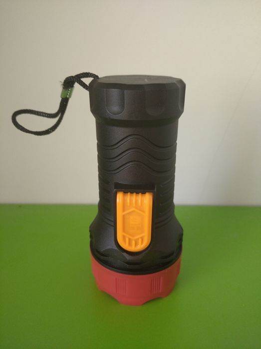 Ліхтарик пластмасовий