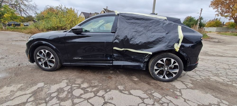 Ford Mustang Mach-E       16890$