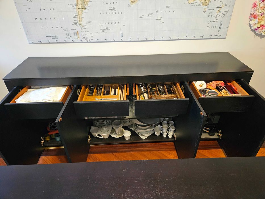 Quarto de jantar completo ou em separado (mesa, cadeiras e aparador)