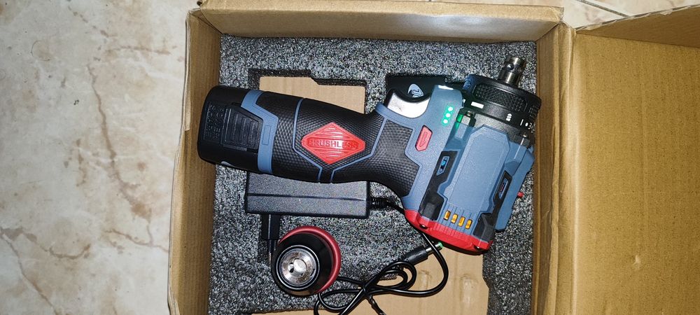 Aparafusadora brushless com 2 baterias