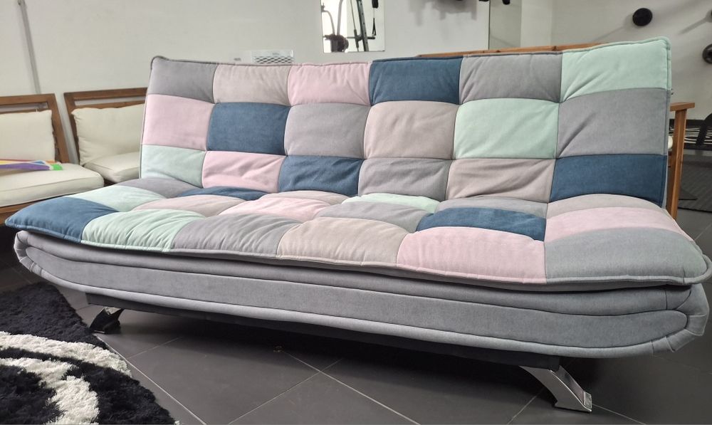 Sofá 3 lugares cama,praticamente novo
