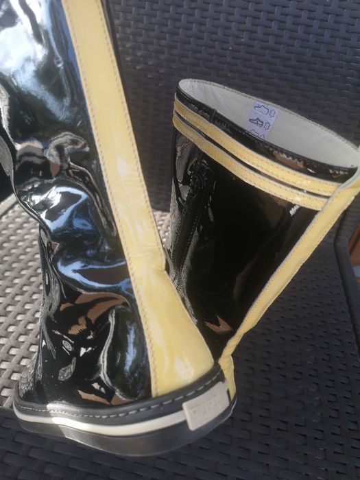 Buty Furla czarne z lakierowanej skóry