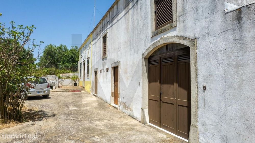 Propriedade Exclusiva de 29827 m2 c/ moradia T2 + Ruína no Sítio do Pa