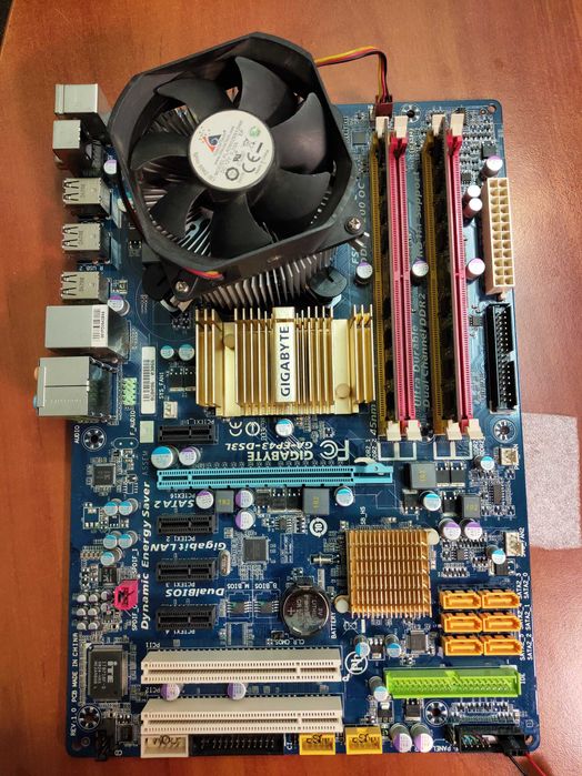 GIGABYTE GA-EP43-DS3L FSB1600 +Intel Xeon E5450 4Core 3 Ghz +4GB DDR2