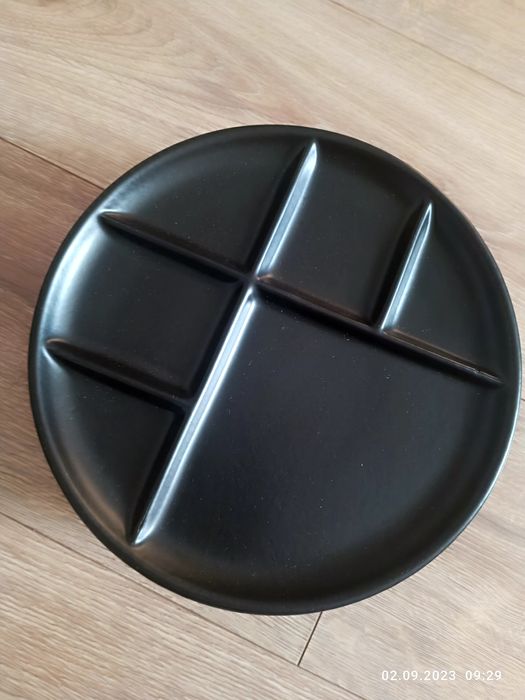 Тарілка з розмежуванням