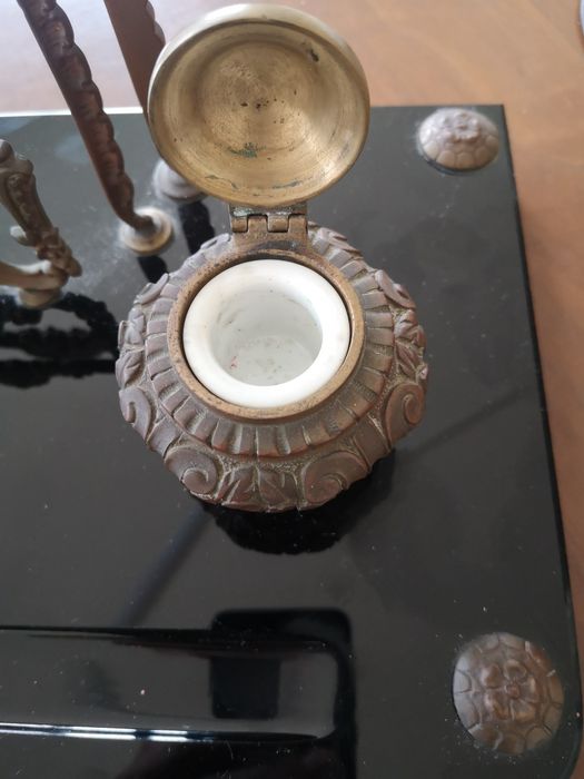 Tinteiro antigo vidro negro e bronze