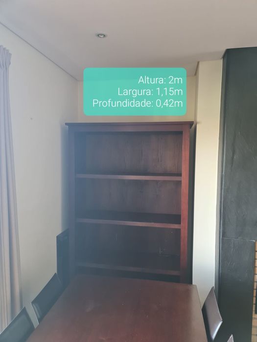 Estante madeira escura