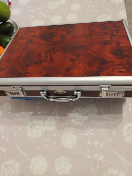 Myśliwski zestaw noży i nożyc firmy Hoffner.