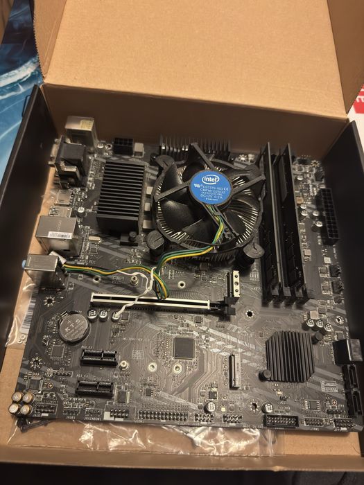 I5 10400f 4.3Ghz,ddr 4 2x 8gb (da się wyciagnąć 3200),b460M pro-vdh