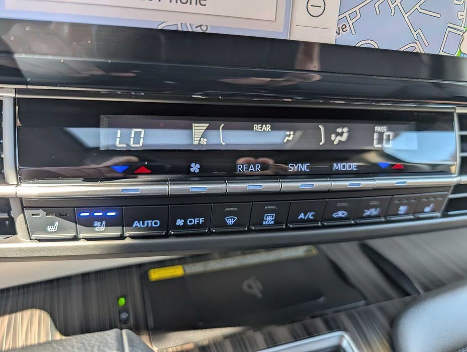 Toyota Sienna Platinum 7-Passenger      2023