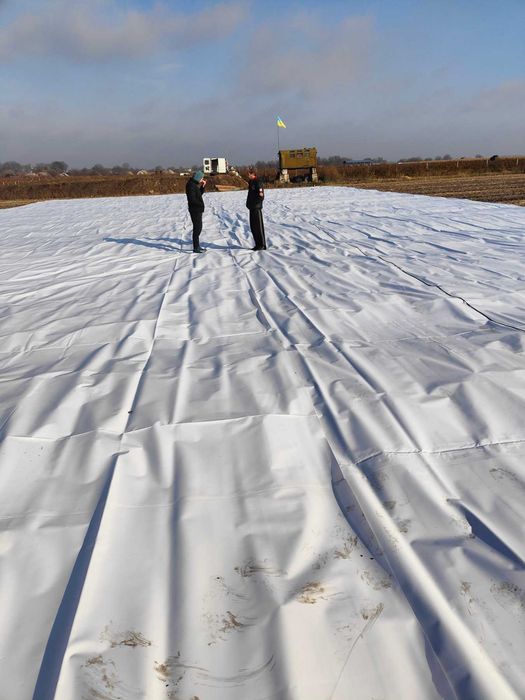 Плівка для герметизації штучних водойм