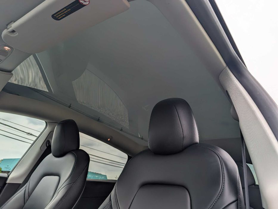 Tesla Model Y      2023