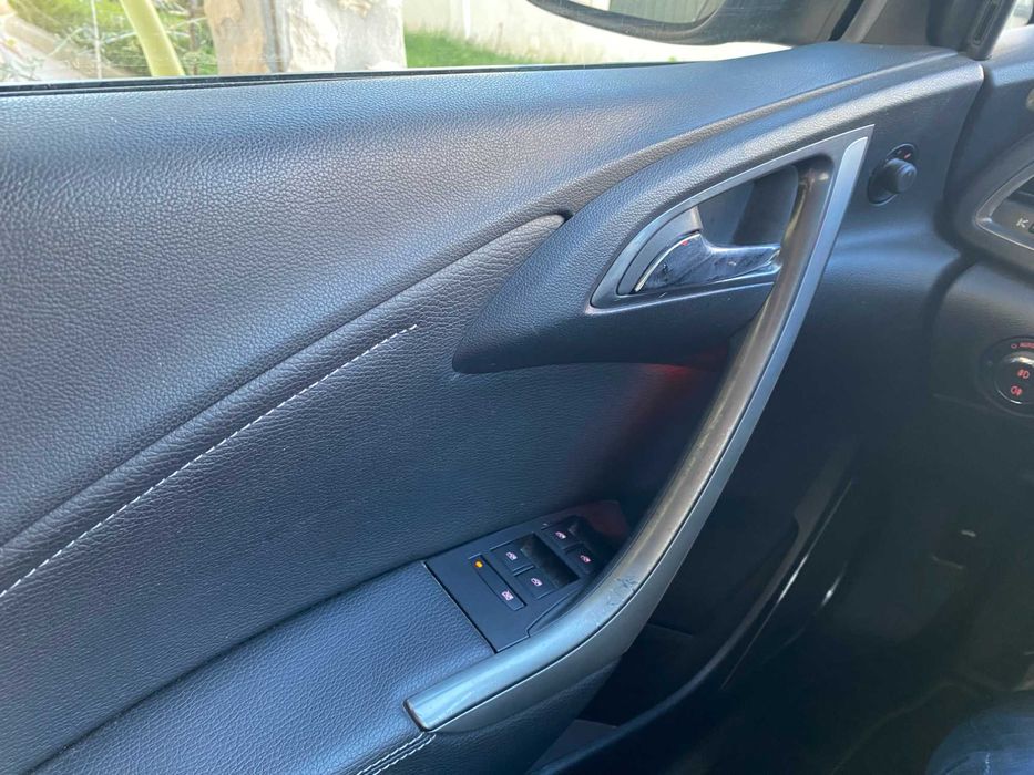 Opel Astra J Sports Tourer 1.7 CDTI (125cv), versão Cosmo