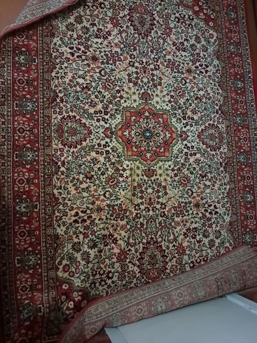 Продам килим 2 *3 б/у