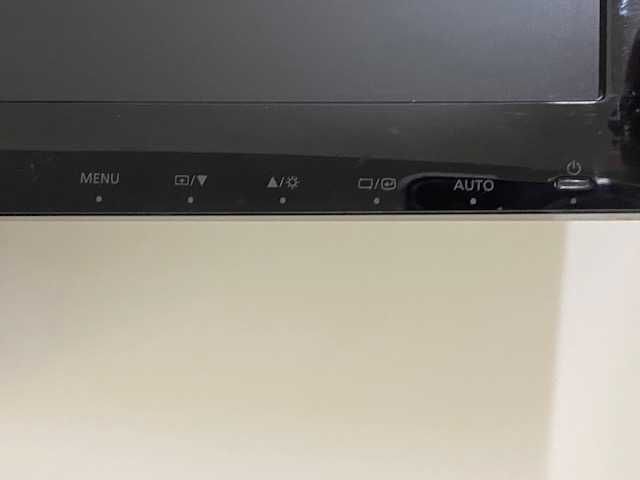 Monitor Samsung S24A300BL - excelente para gaming