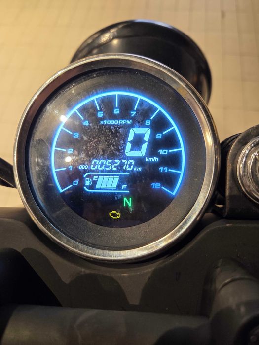 Bluroc Legend 125 | 2022 | 5.270 km | Extras | Estilo Café Racer