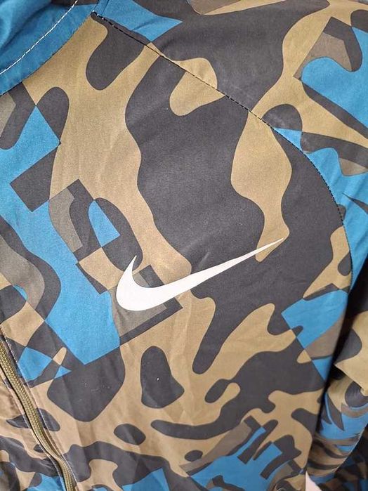 Nike Essentialis Camo Dubai Windrunner Kurtka męska do biegania L